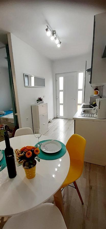 Lennida Studio Apartman With Free Parking Kavran ภายนอก รูปภาพ